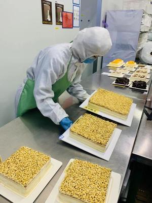 我每天做7个小时面包,下线价格高的产品,还给医院送去3000份 | 我的复工故事